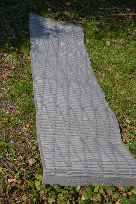 Iso-Matte ridge rest ausgerollt